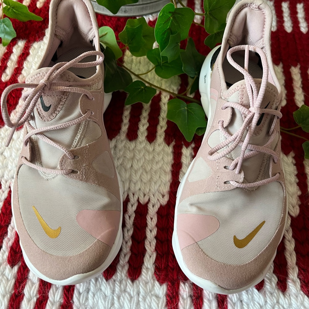 Nike SNEAKERS